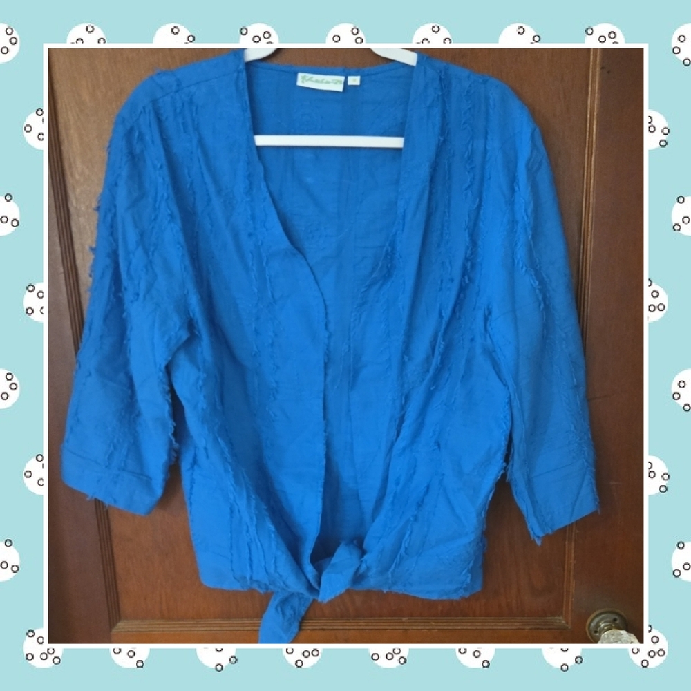 LU LU B LIGHTWEIGHT TIE FRONT TOPPER SIZE MEDIUM